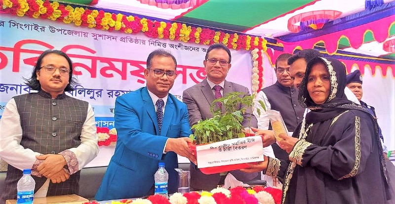 সরকারি অফিসে নির্ধারিত ফি’র বাইরে অতিরিক্ত টাকা দিবেন নাম; বিভাগীয় কমিশনার